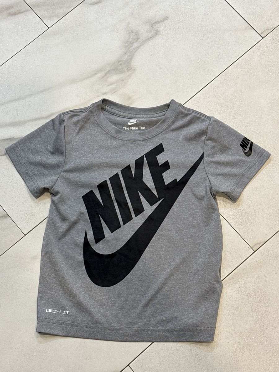 Nike The Nike Tee Dri-FIT Youth Boy's Gray Graphic T-Shirt - Size M (5-6 YRS)