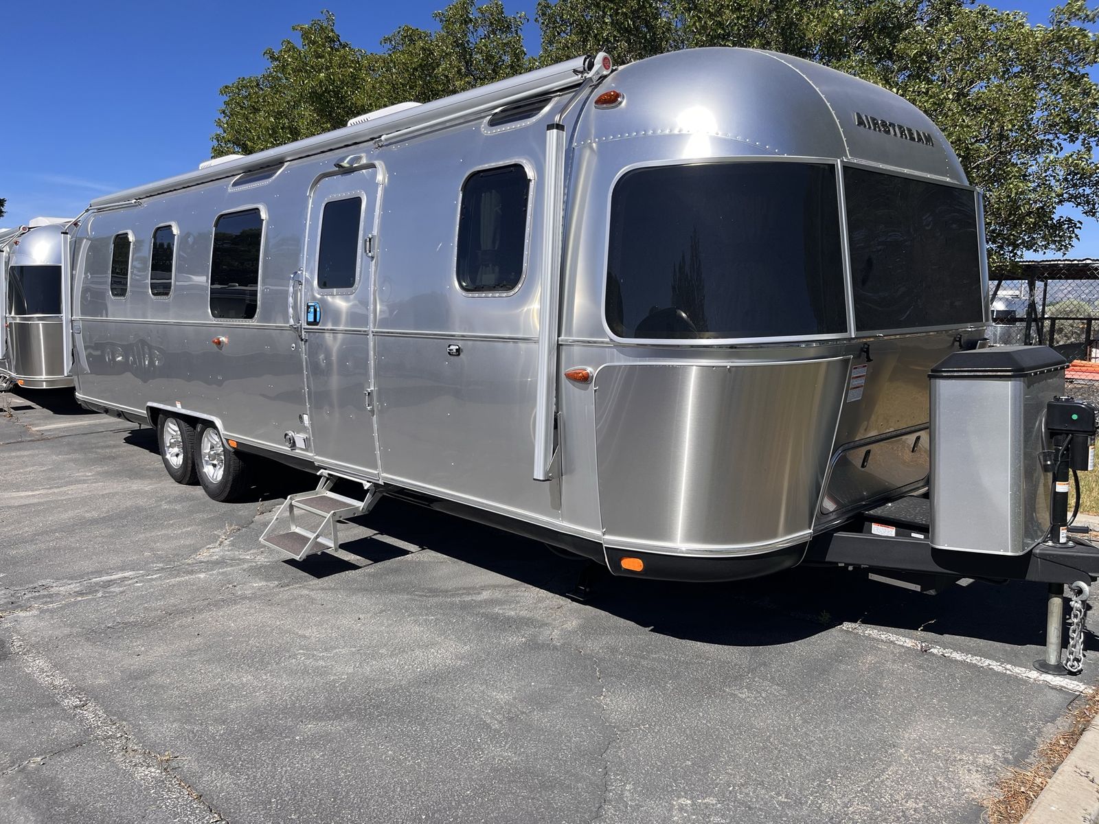 2026 Airstream Classic 33FBQ