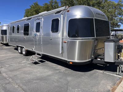2026 Airstream Classic 33FBQ