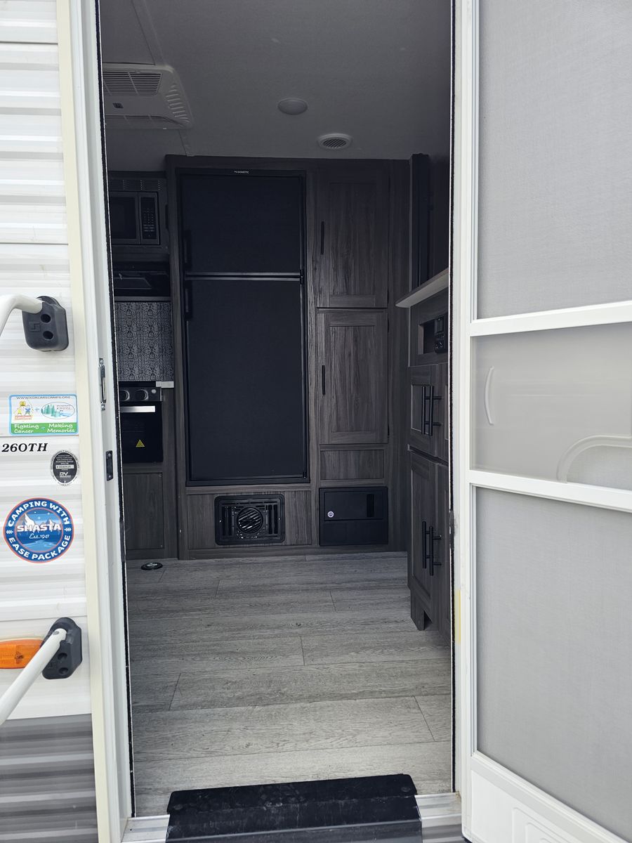 Main image 6