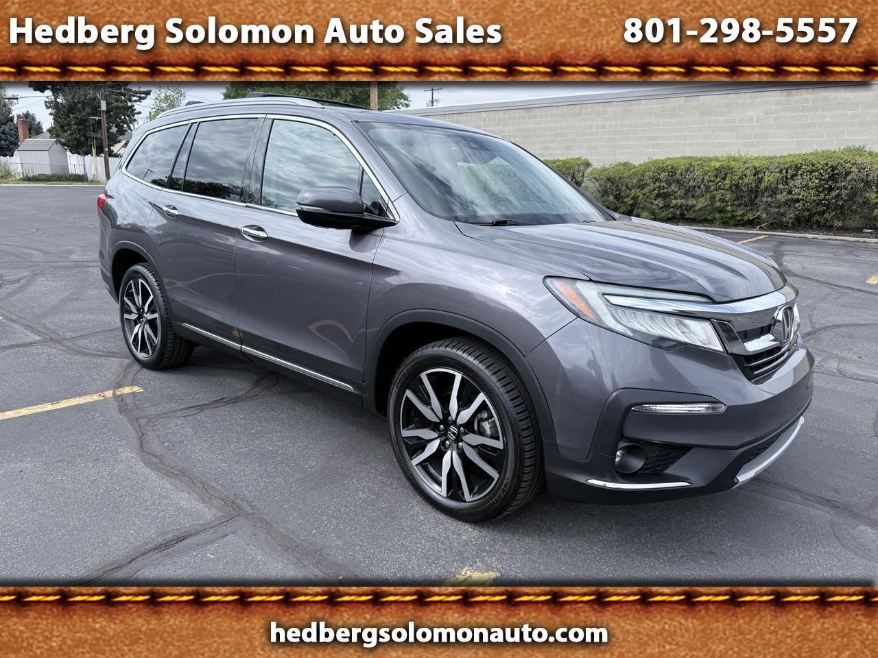 2020 Honda Pilot Touring w/Rear Captain's Chairs