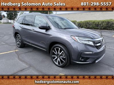 2020 Honda Pilot Touring w/Rear Captain's Chairs