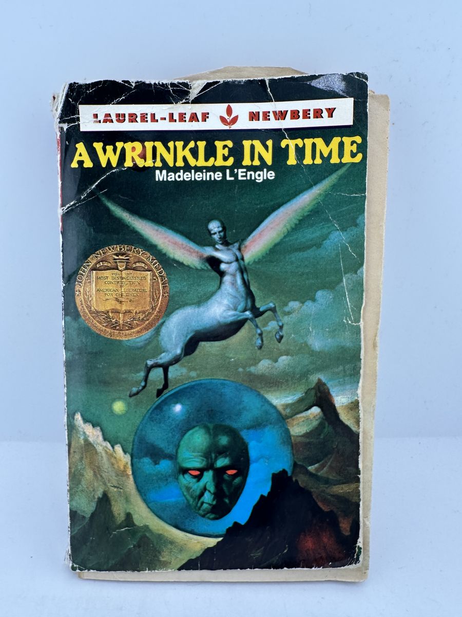 Wrinkle in Time L’Engle 1976 Laurel Leaf Newbery Vintage Paperback