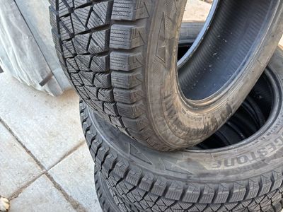 225/60r17 BLIZZAK Bridgestone Snow Winter Tires