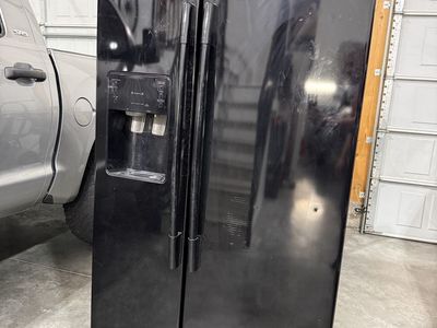 Samsung Refrigerator RS2530 25 cu. ft. - FREE