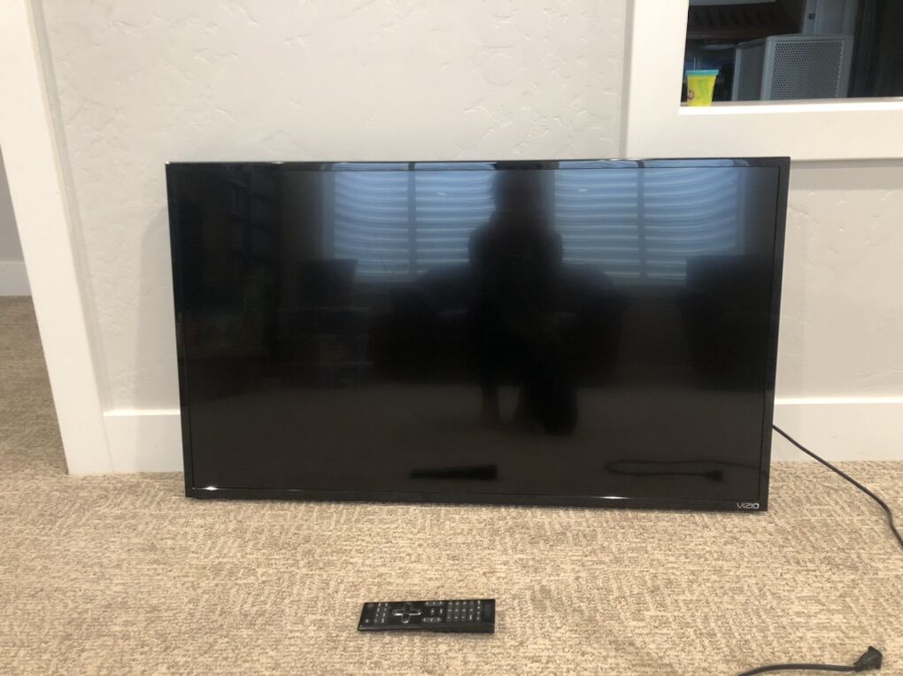 VIZIO 4K LED SMART TV WITH REMOTE