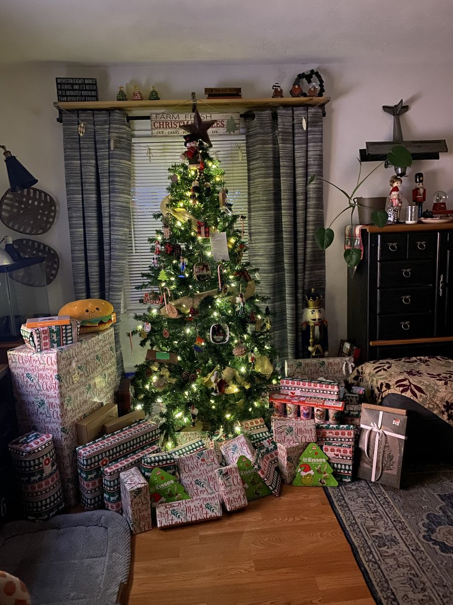 7’ pre-lit tree