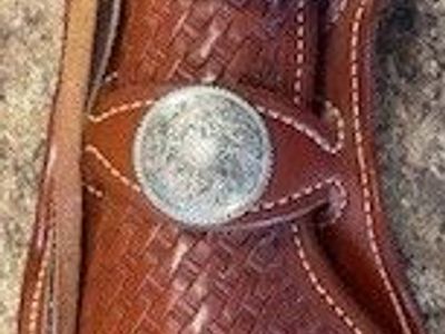 Leather revolver holster