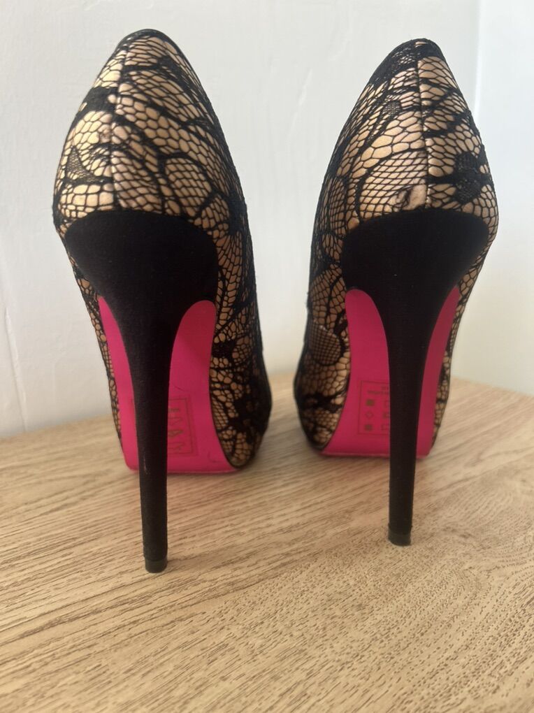 Nude/black Lace Pink Bottom Heels Sz 8