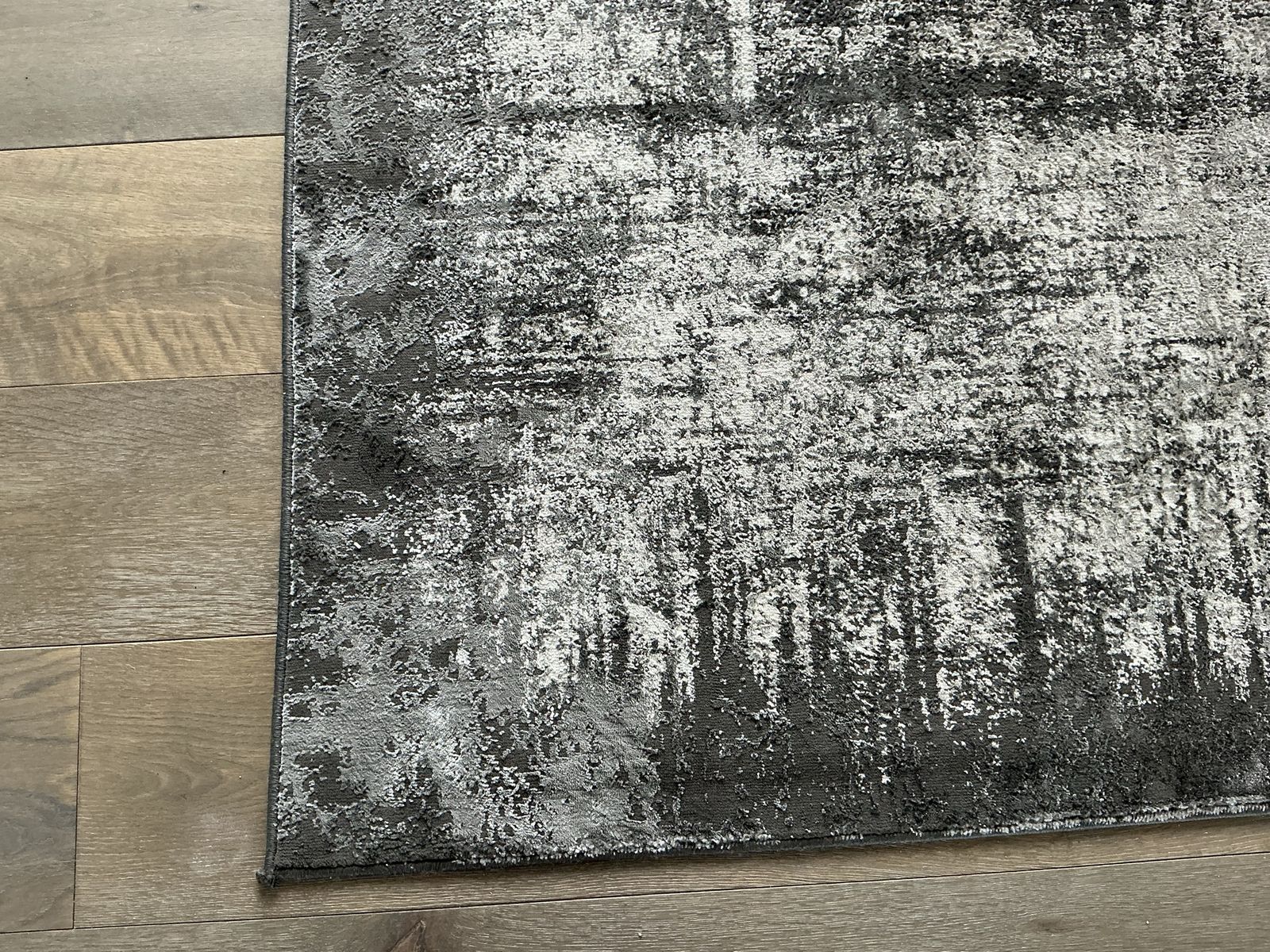 Abstract Gray & White Area Rug - Modern & Durable