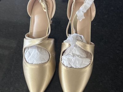 Women's Gold Pointed Toe Kitten Heel Pumps with Ankle Strap - Size 7.5, New