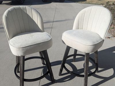 Set of 2 Swivel Counter Stools – Cream Boucle – Dark Wood – New