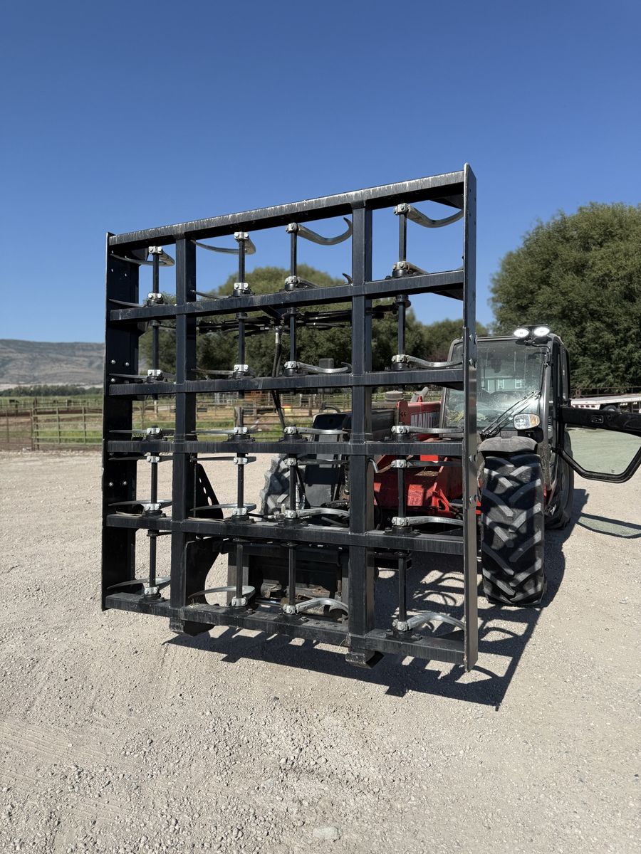 Marcrest Manufacturing BGHD84 (Maxi Claw bale handler)