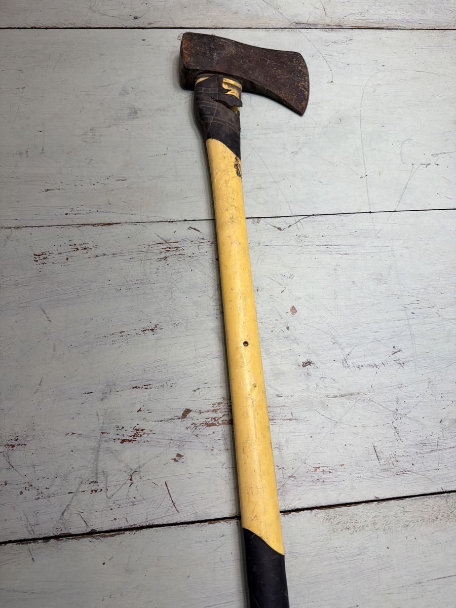 Splitting axe