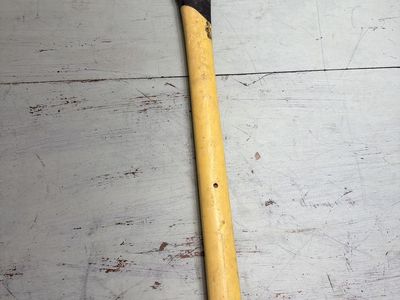 Splitting axe