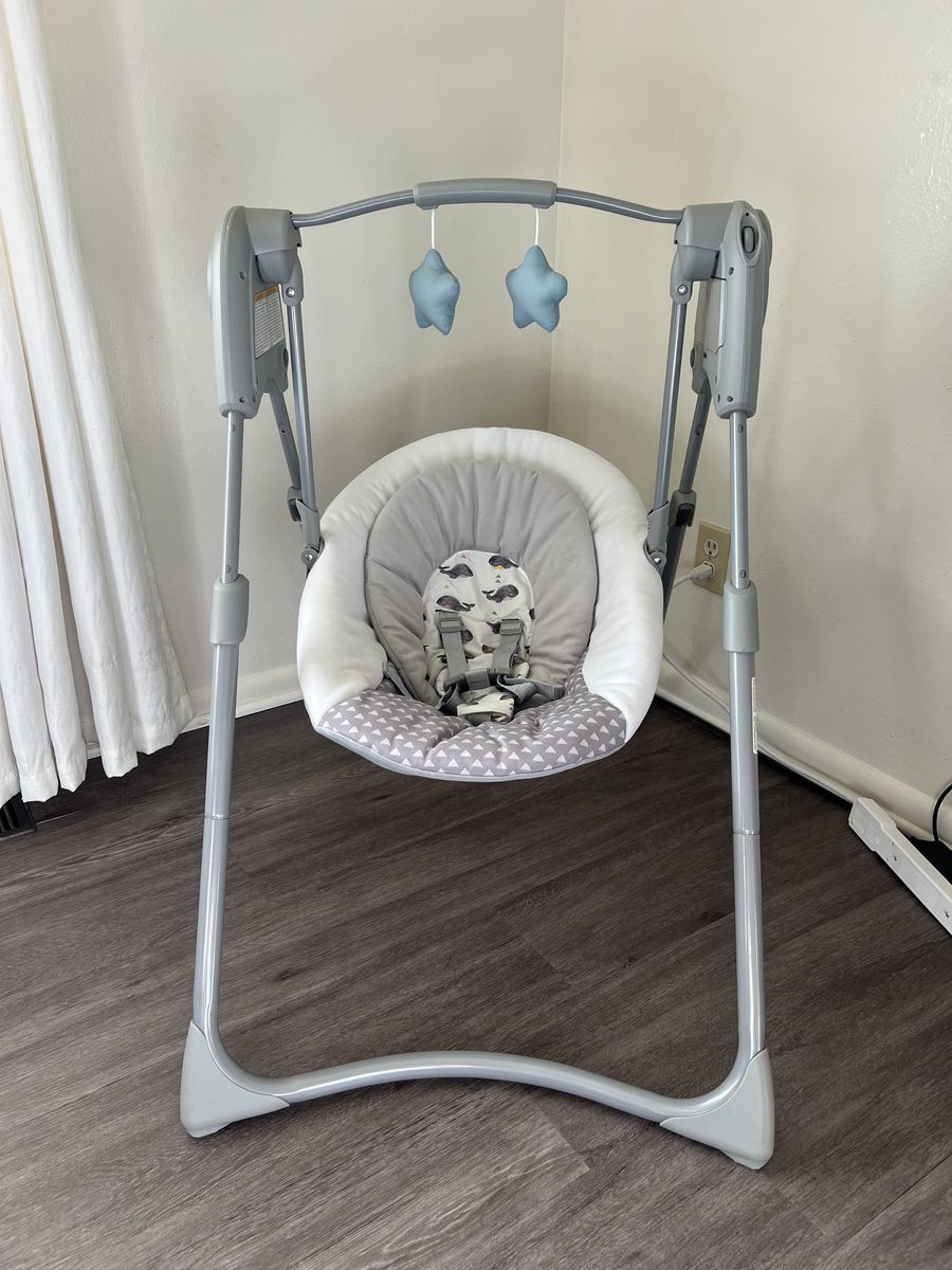 Graco Slim Spaces Compact Baby Swing