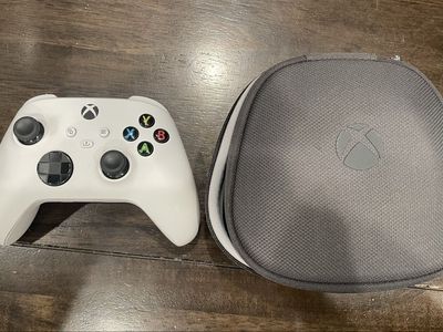 Microsoft Xbox one Wireless Controller w/Travel Case missing back cover