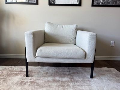 Modern Accent Chair – Cream/Linen | Black Metal Frame