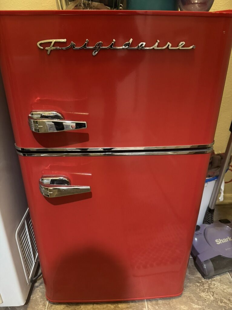 Retro Frigidaire Mini-Fridge w/ Freezer