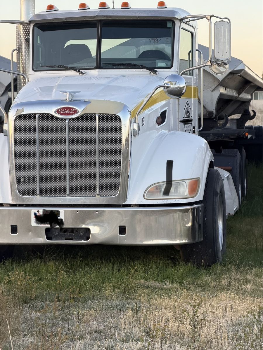 2008 Peterbilt with 4 axle super side dump
