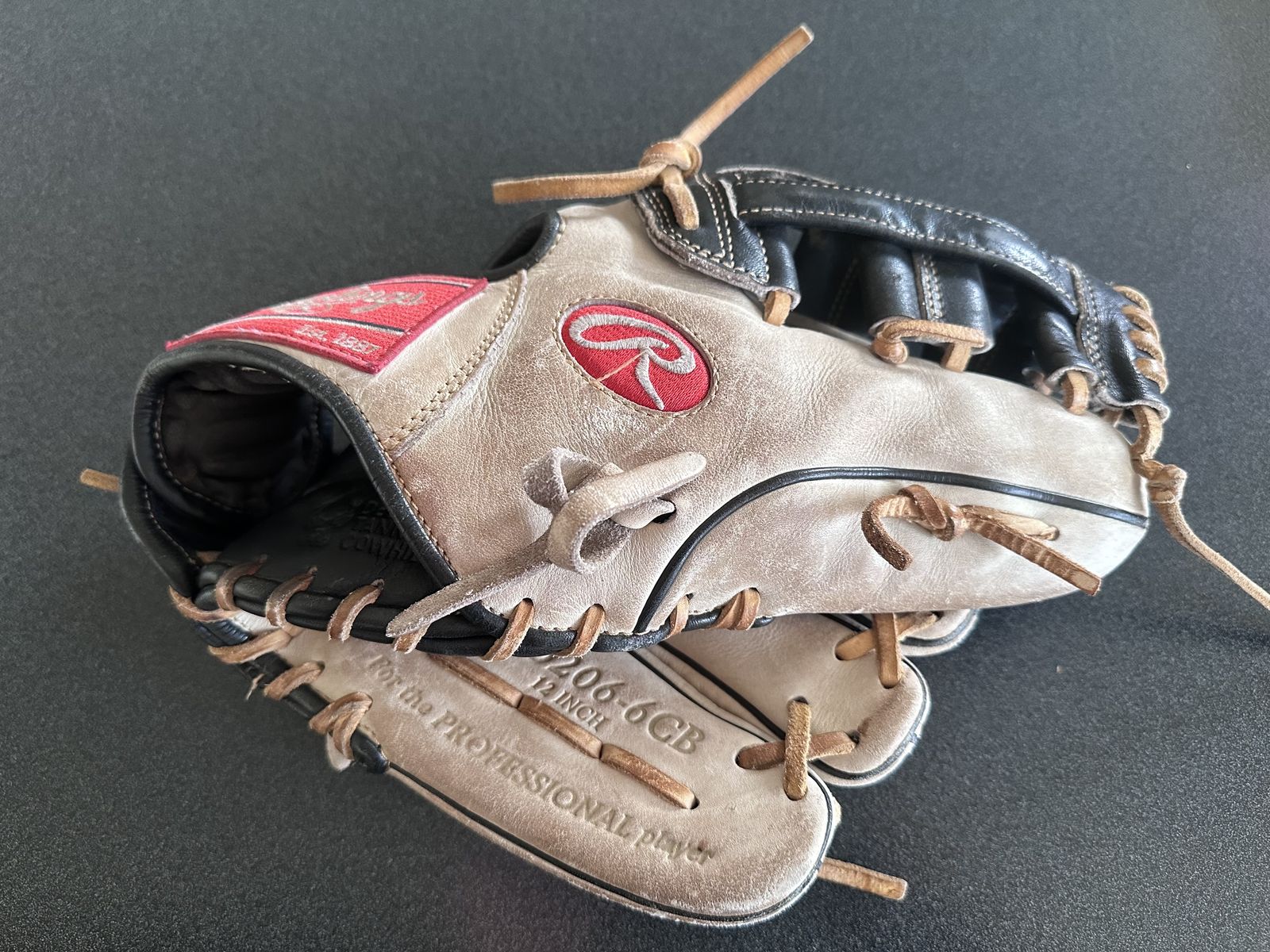 Rawlings Baseball Glove