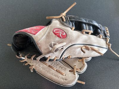 Rawlings Baseball Glove