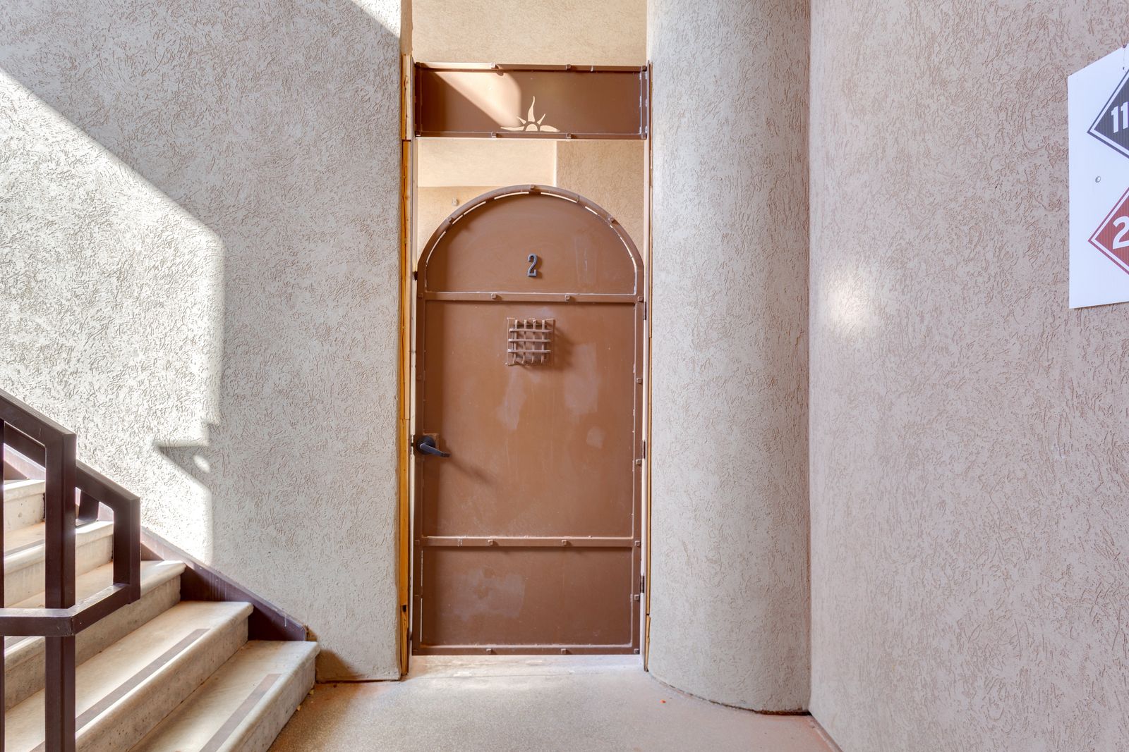 Main image 3