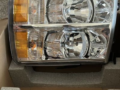OEM GM Chevrolet Silverado Left Headlight Assembly (Part #22853027)