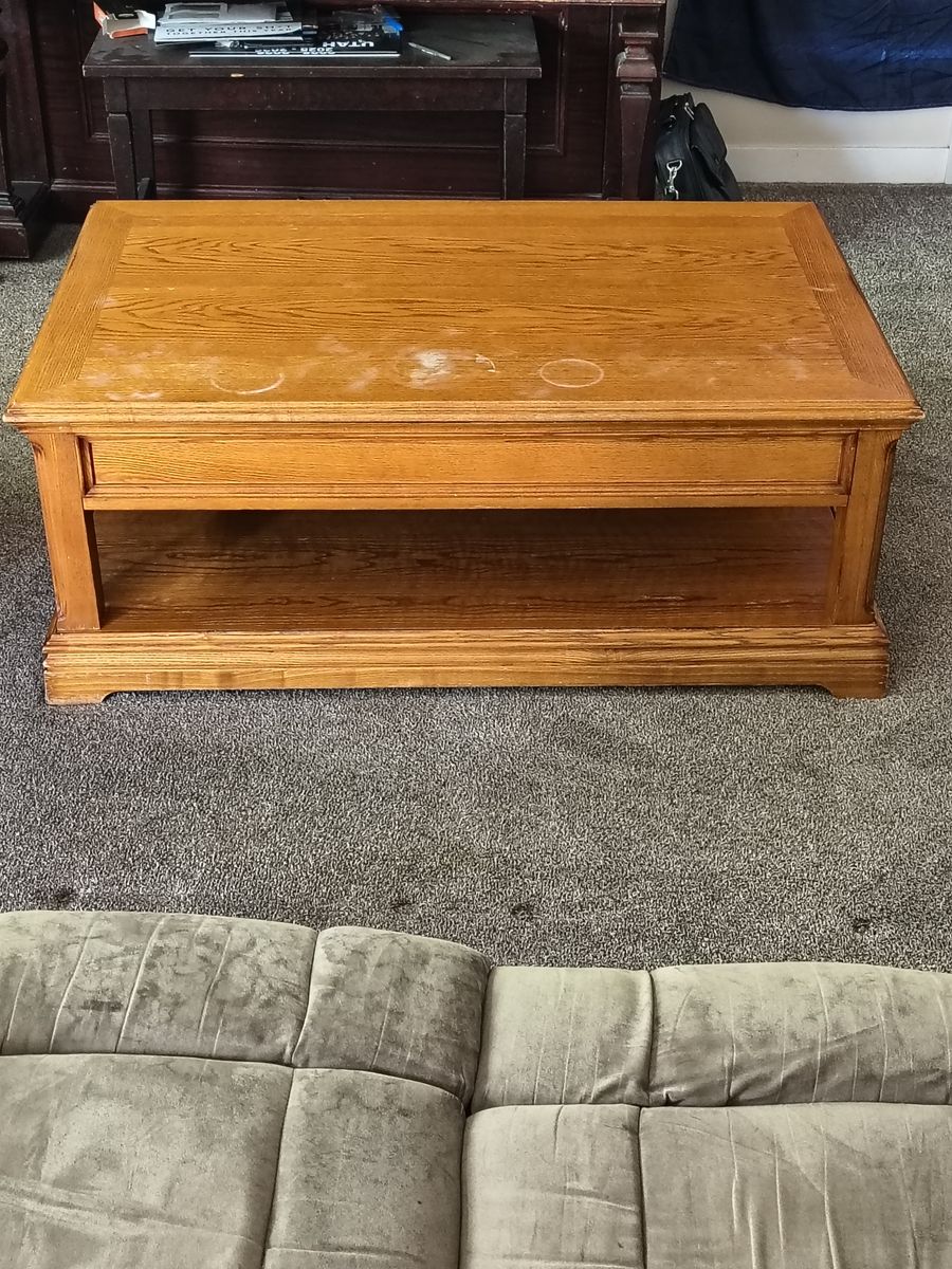 Lift top coffee table