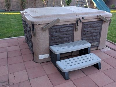 2021 Eco Spa E4 — Hard Cover Hot Tub | No More Soggy Covers!