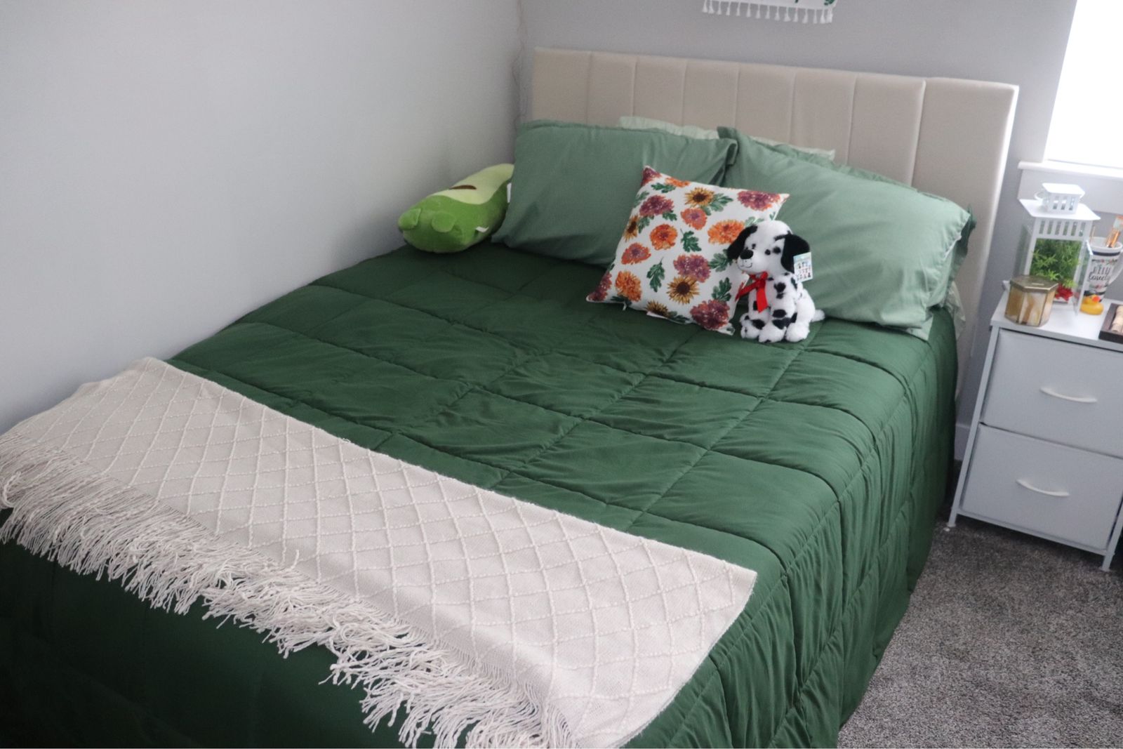 🤎 Velvet Cream White Full Size Bed Set