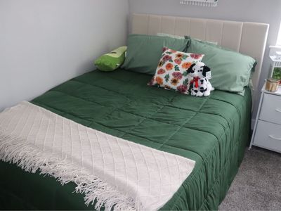 🤎 Velvet Cream White Full Size Bed Set