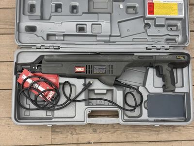 Senco DuraSpin DS300-AC Auto-Feed Screw Gun with Case, Corded Electric, Great Condition like New Used for 2 Decks