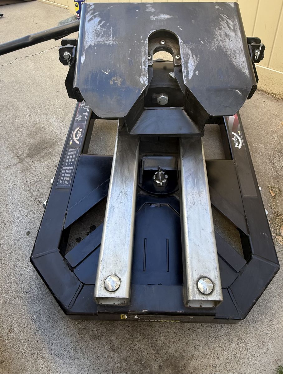 Fifth wheel hitch