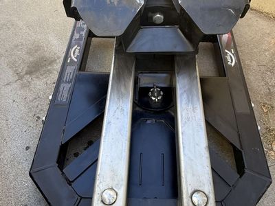 Fifth wheel hitch