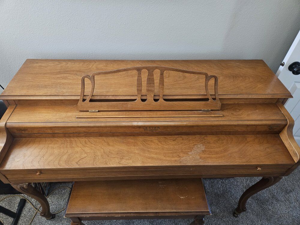 PIANO Lester Spinet