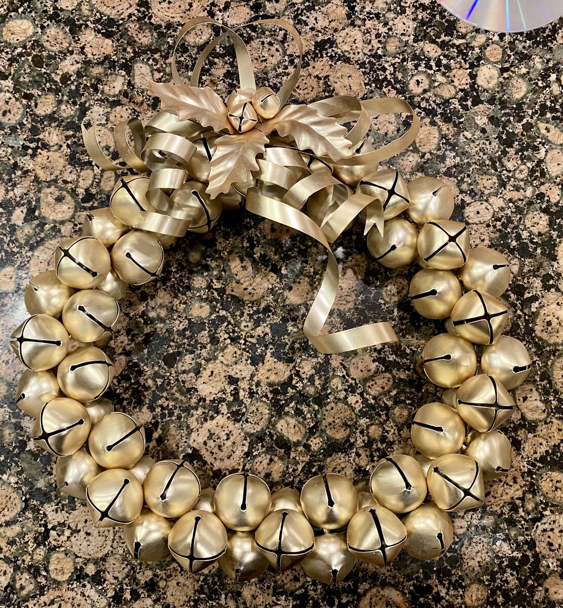 Vintage Sleigh Bells 10 Inch Gold Wreath - Gold Metal Bells Ring And Are Both Shinny N Matt - C PIX