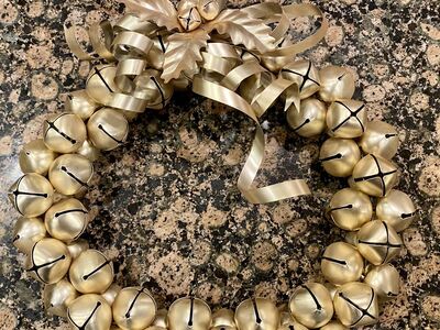 Vintage Sleigh Bells 10 Inch Gold Wreath - Gold Metal Bells Ring And Are Both Shinny N Matt - C PIX