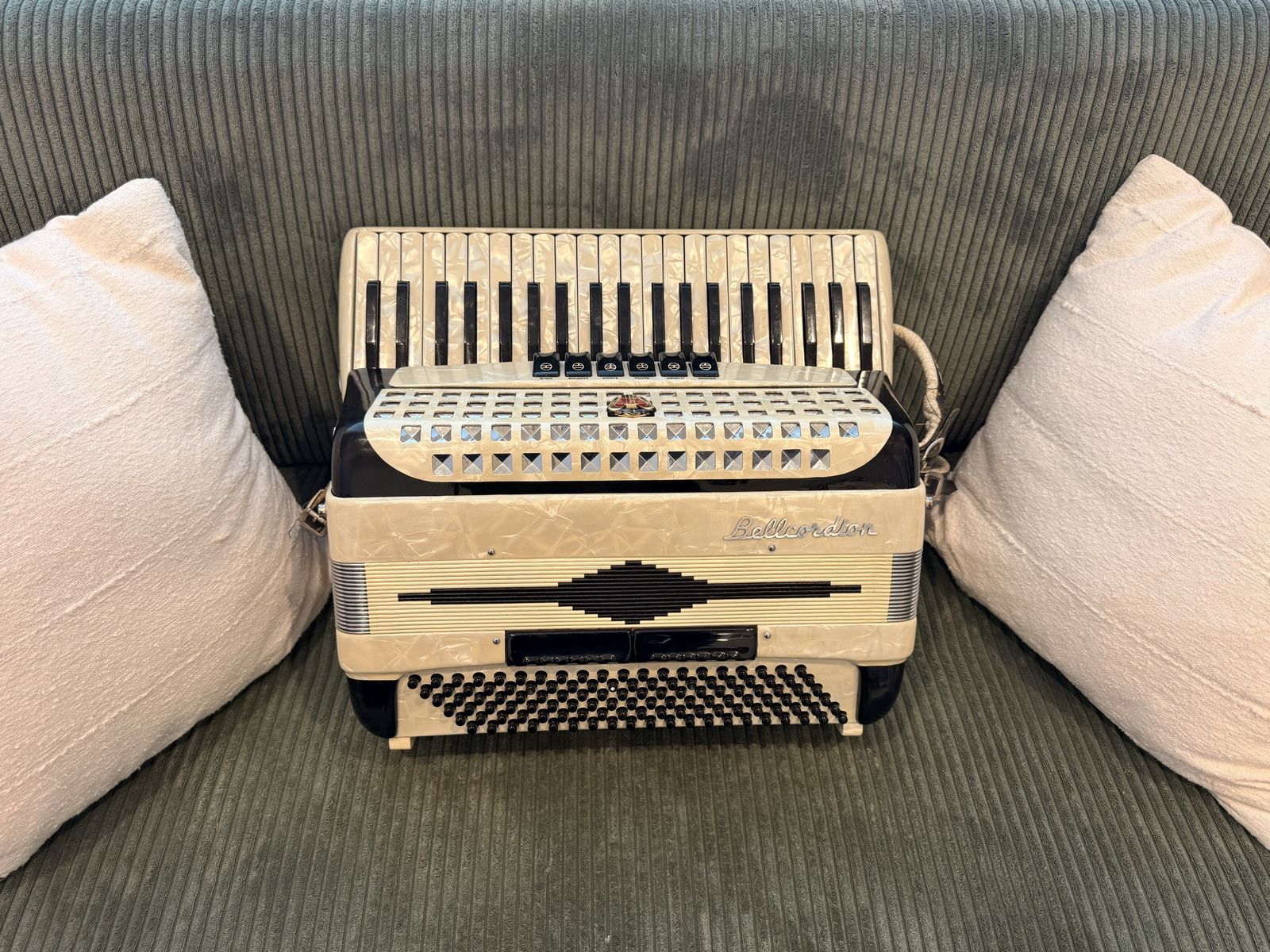 Beautiful Bellcordion, Student/Women’s Accordion