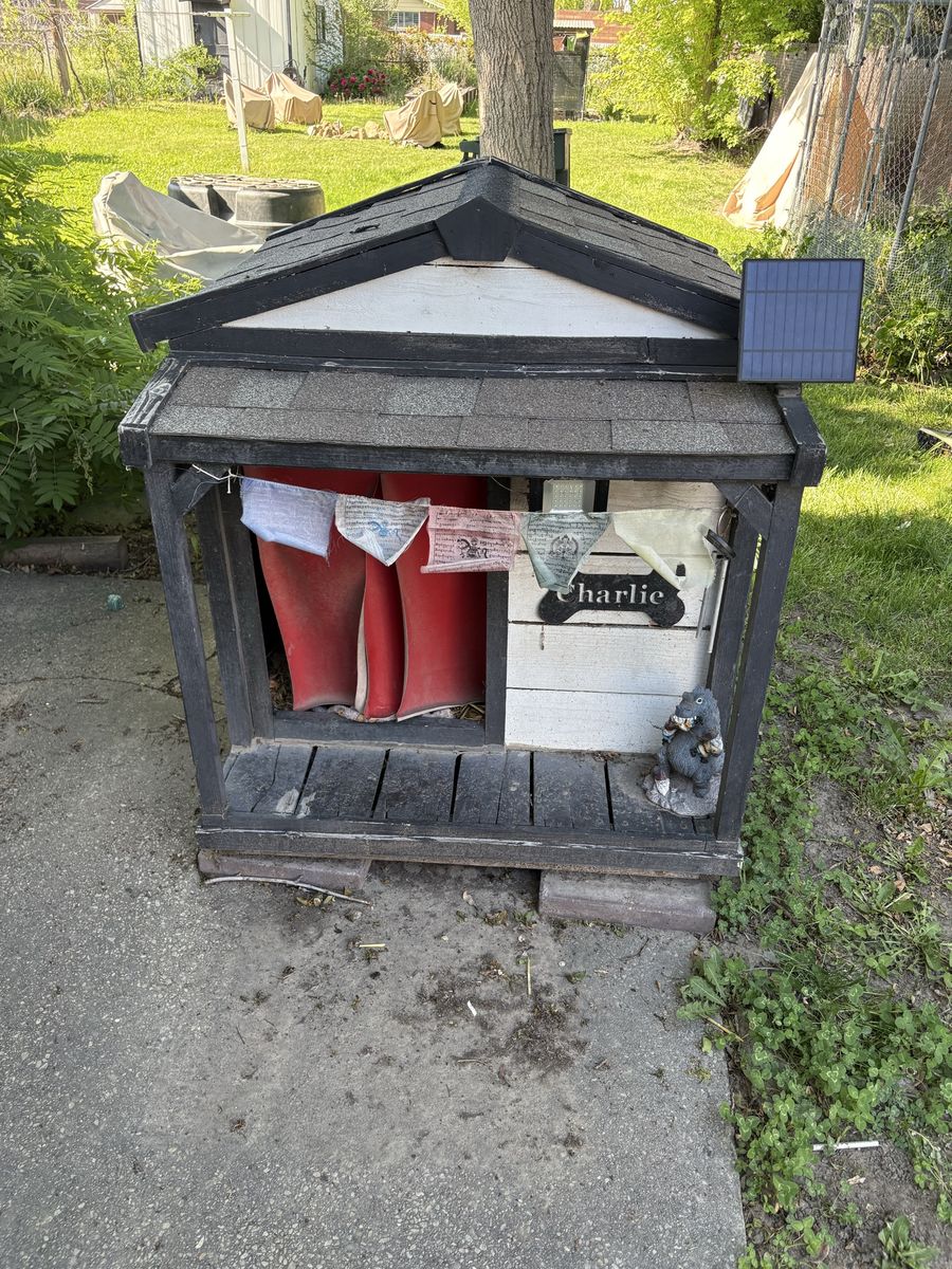 Free Dog House