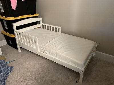 Toddler Bedframe. BED INCLUDED