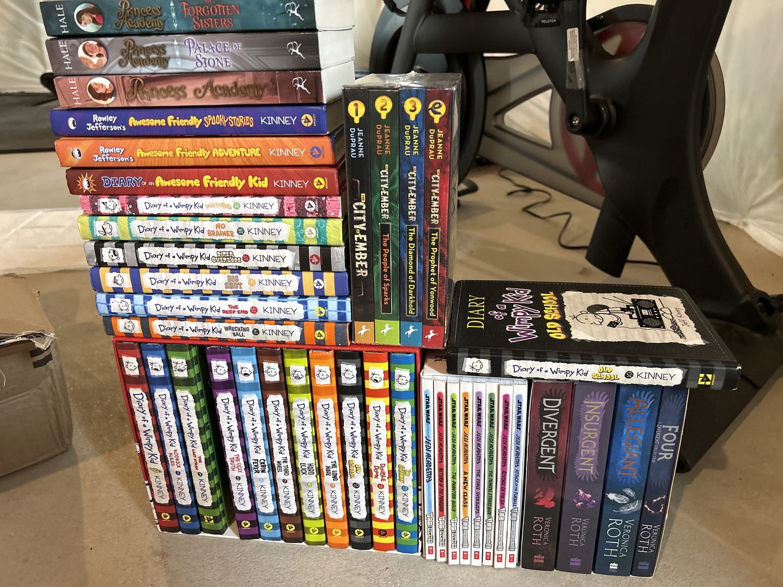 Books Wimpy Kid set, divergent, Jedi academy