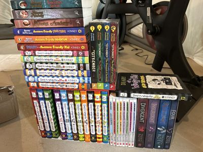 Books Wimpy Kid set, divergent, Jedi academy