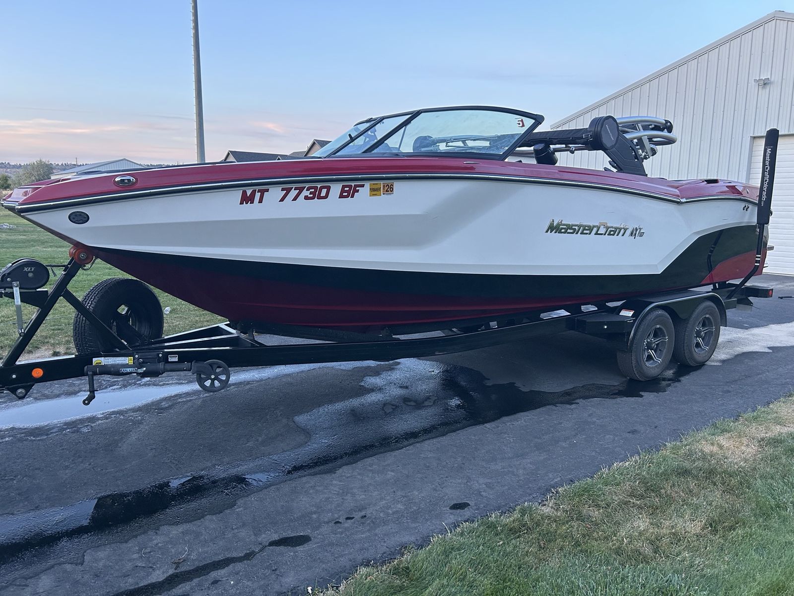 Mastercraft Wakesurf Boat