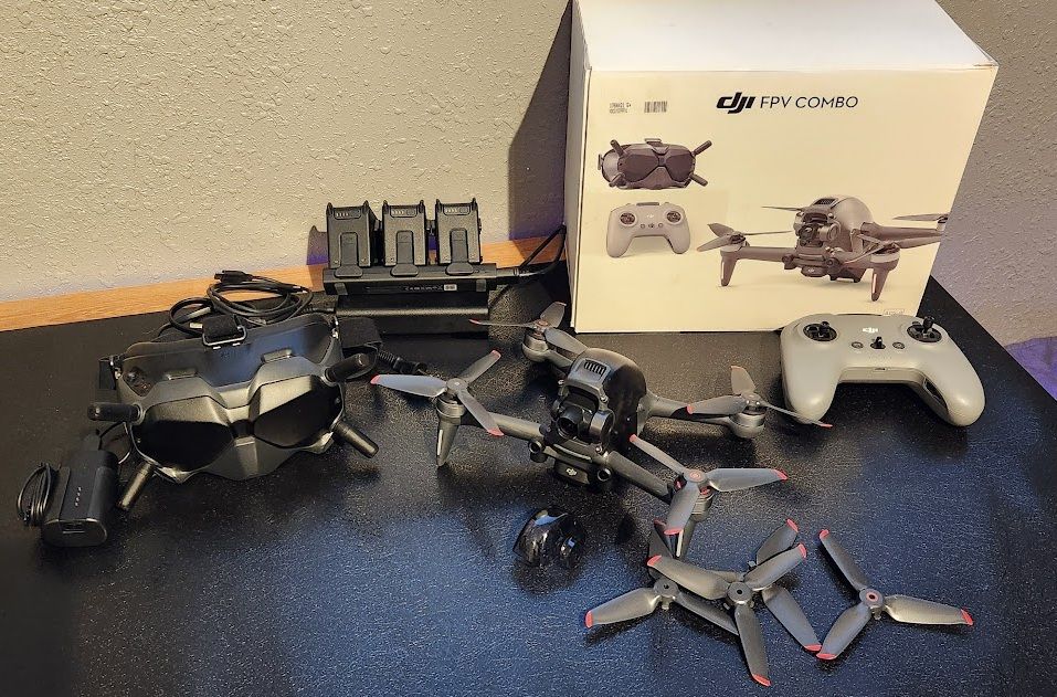 DJI FPV Drone Fly More Combo – 3 Batteries – Excellent Condition