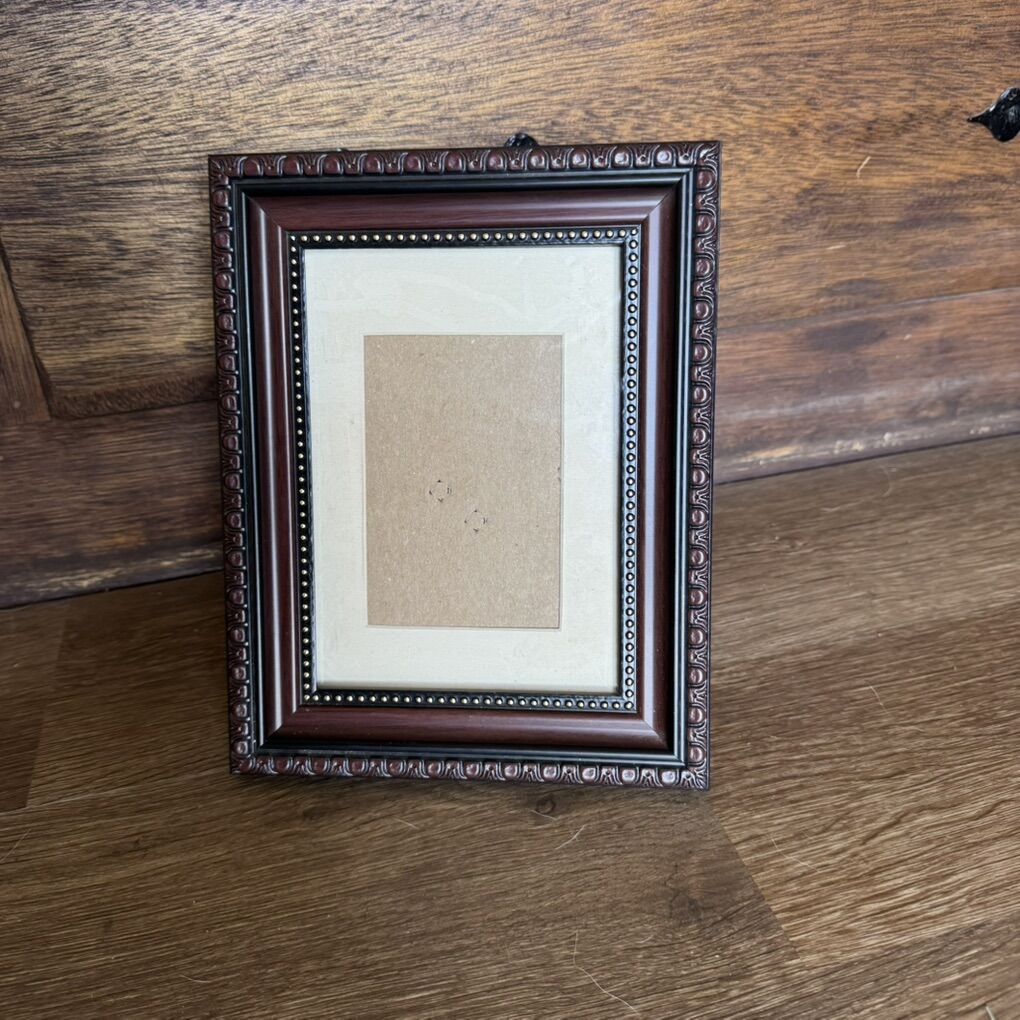 Vintage Wooden Picture Frame 5”x 7” Ornate Edge