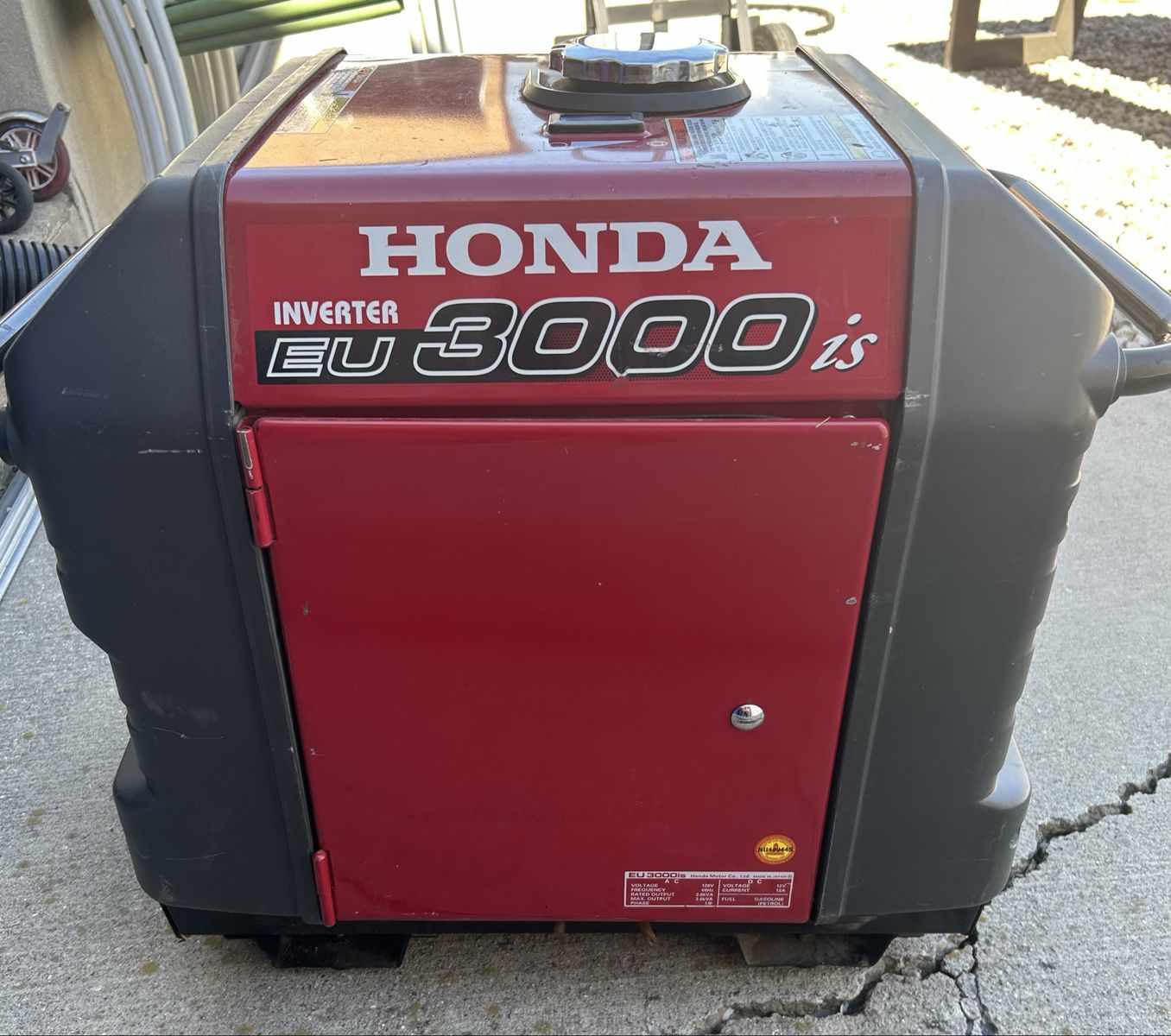 Honda EU3000iS Inverter Generator - Quiet, Portable Power for Camping & Backup