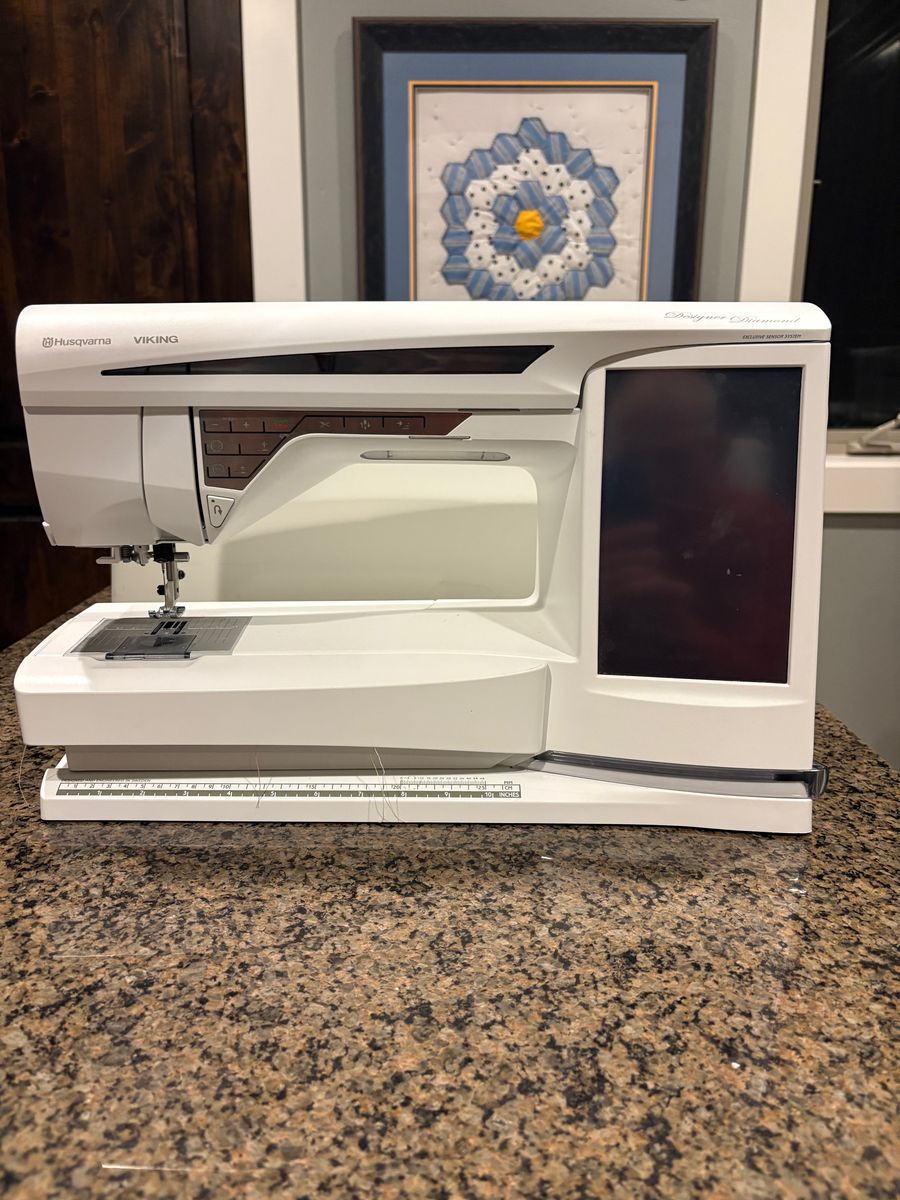 Viking Designer SE Embroidery/Sewing Machine