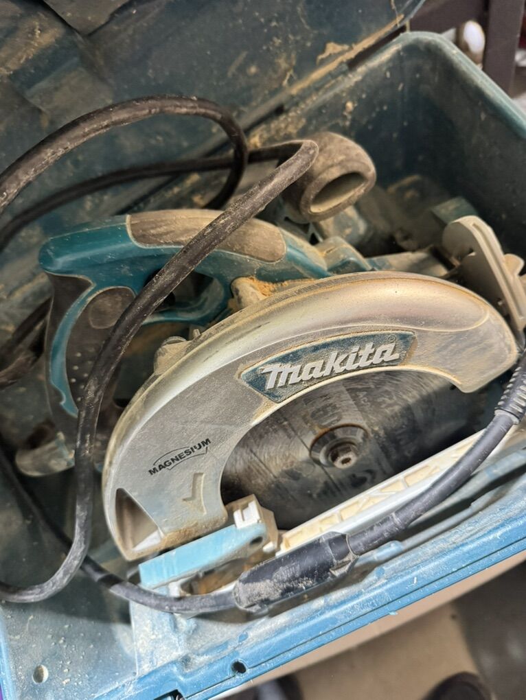 Makita 5007MG 7 1/4 Blade Saw