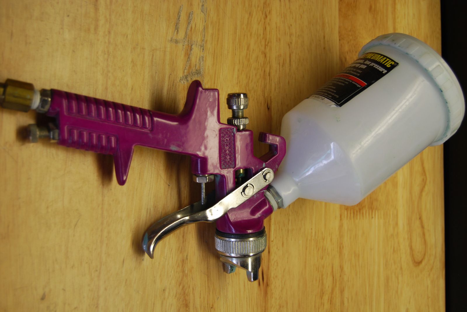 Gravity feed air paint gun for home or auto.